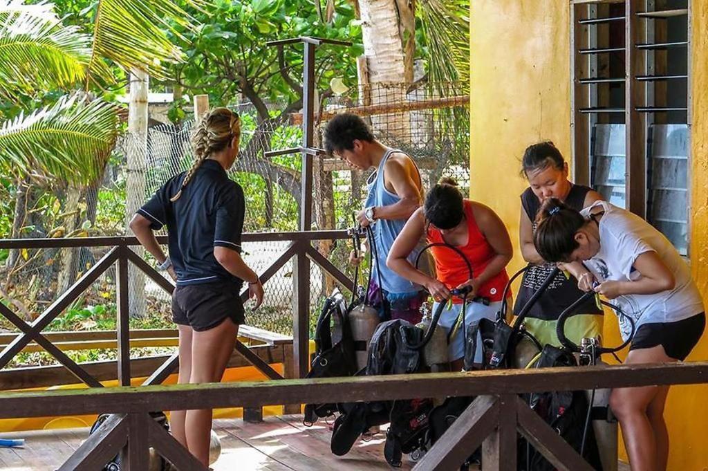 Ratu Kini Dive & Stay Đảo Đảo Mana Island Ngoại thất bức ảnh