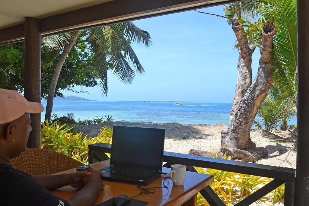 Ratu Kini Dive & Stay Đảo Đảo Mana Island Ngoại thất bức ảnh