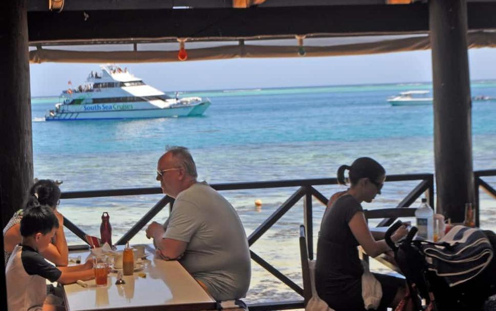 Ratu Kini Dive & Stay Đảo Đảo Mana Island Ngoại thất bức ảnh